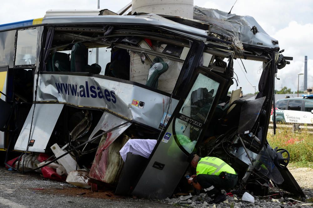 Grave accidente de un autobús en Avilés (Asturias)