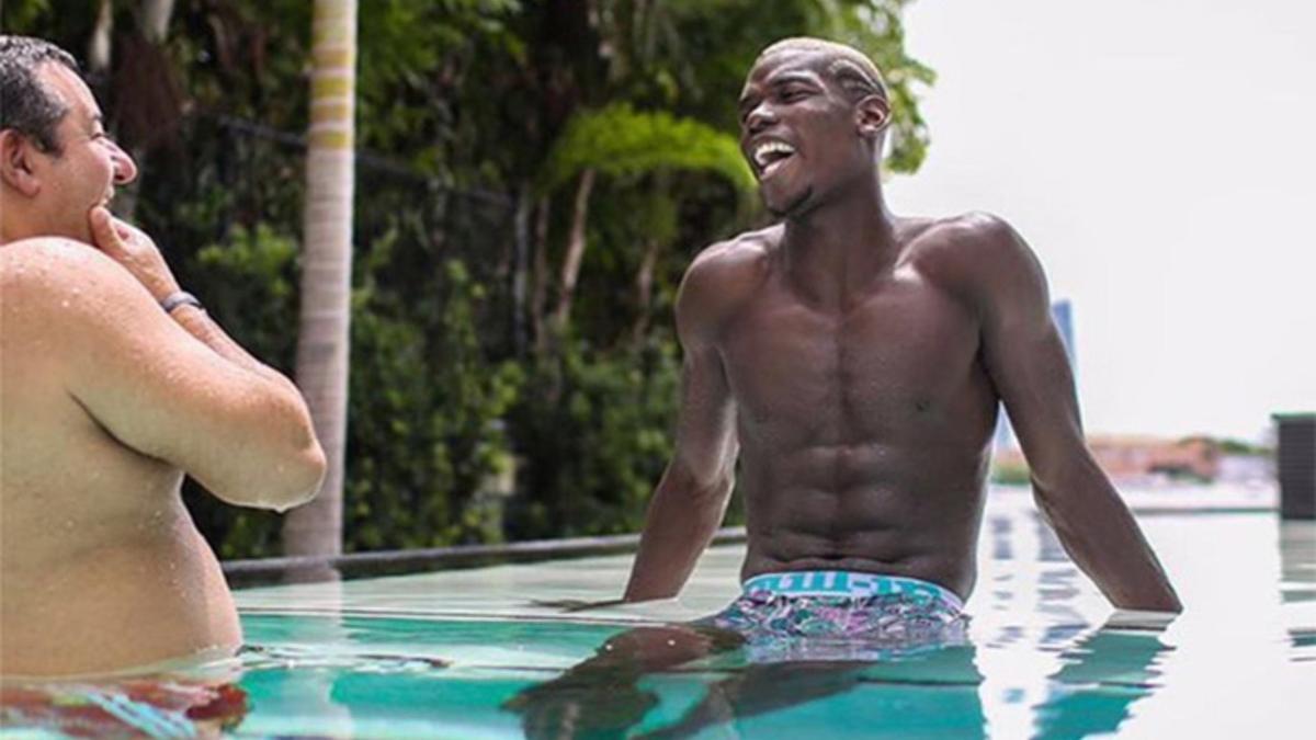 Paul Pogba junto a su mánager Mino Raiola durante sus vacaciones a la espera de que se defina su futuro