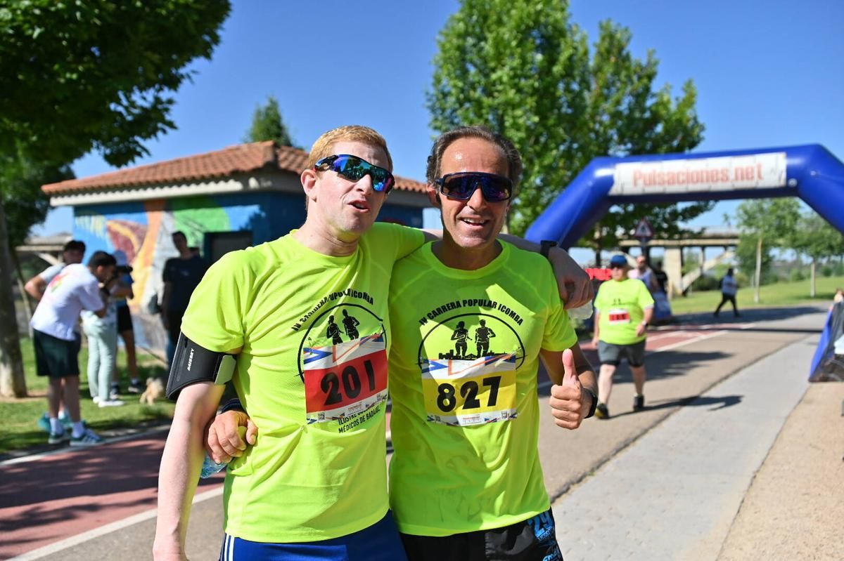 Fotogalería | El Colegio de Médicos de Badajoz echa a correr: "Menos pastillas y más zapatillas"