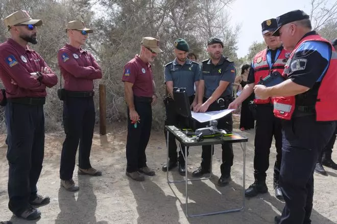 La Guardia Civil, el Cabildo y la Policía Local controlan los accesos a las Dunas de Maspalomas