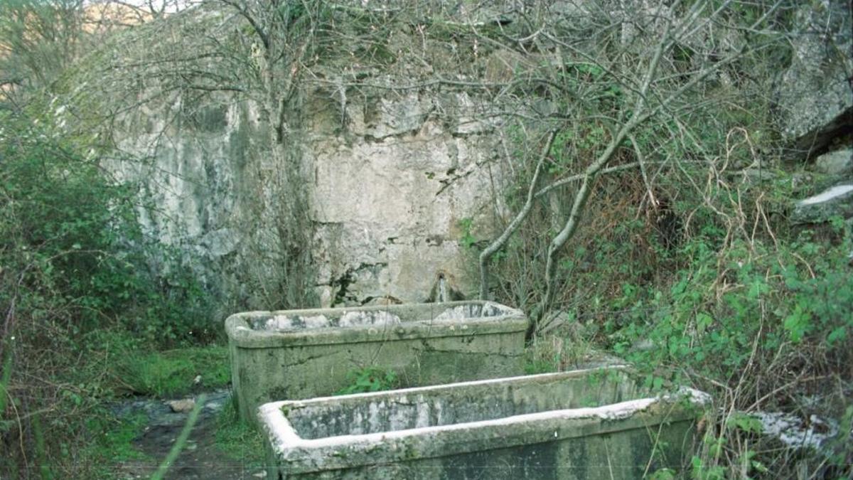 Bañeras de piedra del balneario de Bouzas.