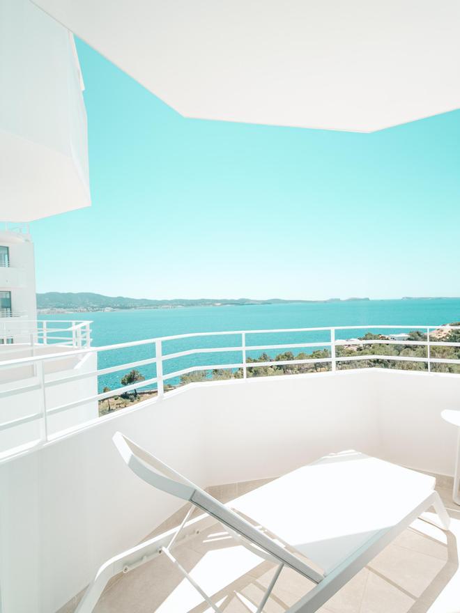 Vistas desde una de las suites del nuevo hotel de lujo de Ibiza.