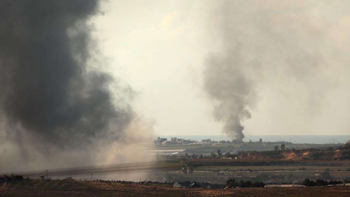 Decenas de muertos en un bombardeo israelí contra una escuela en Gaza.