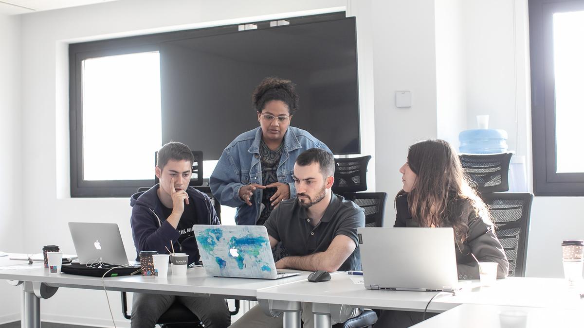 Participantes durante la Hackaton de Esic y BBVA.