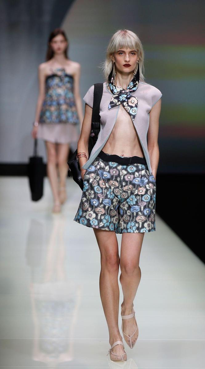 MFW: Emporio Armani Primavera/Verano 2016, shorts de flores