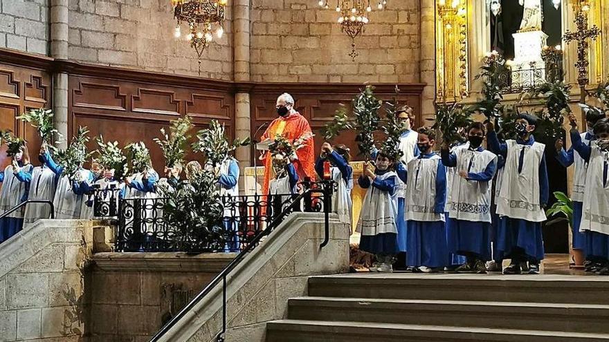 Escolanets en la missa de Rams ahir a la catedral de Solsona