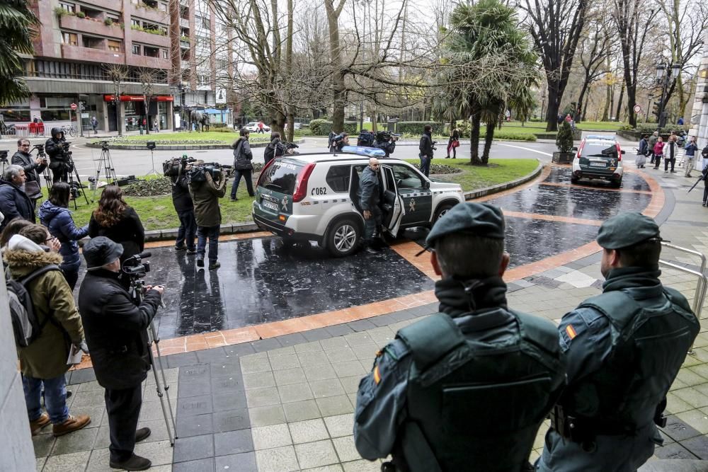 La Guardia Civil registra la sede de UGT en Asturias