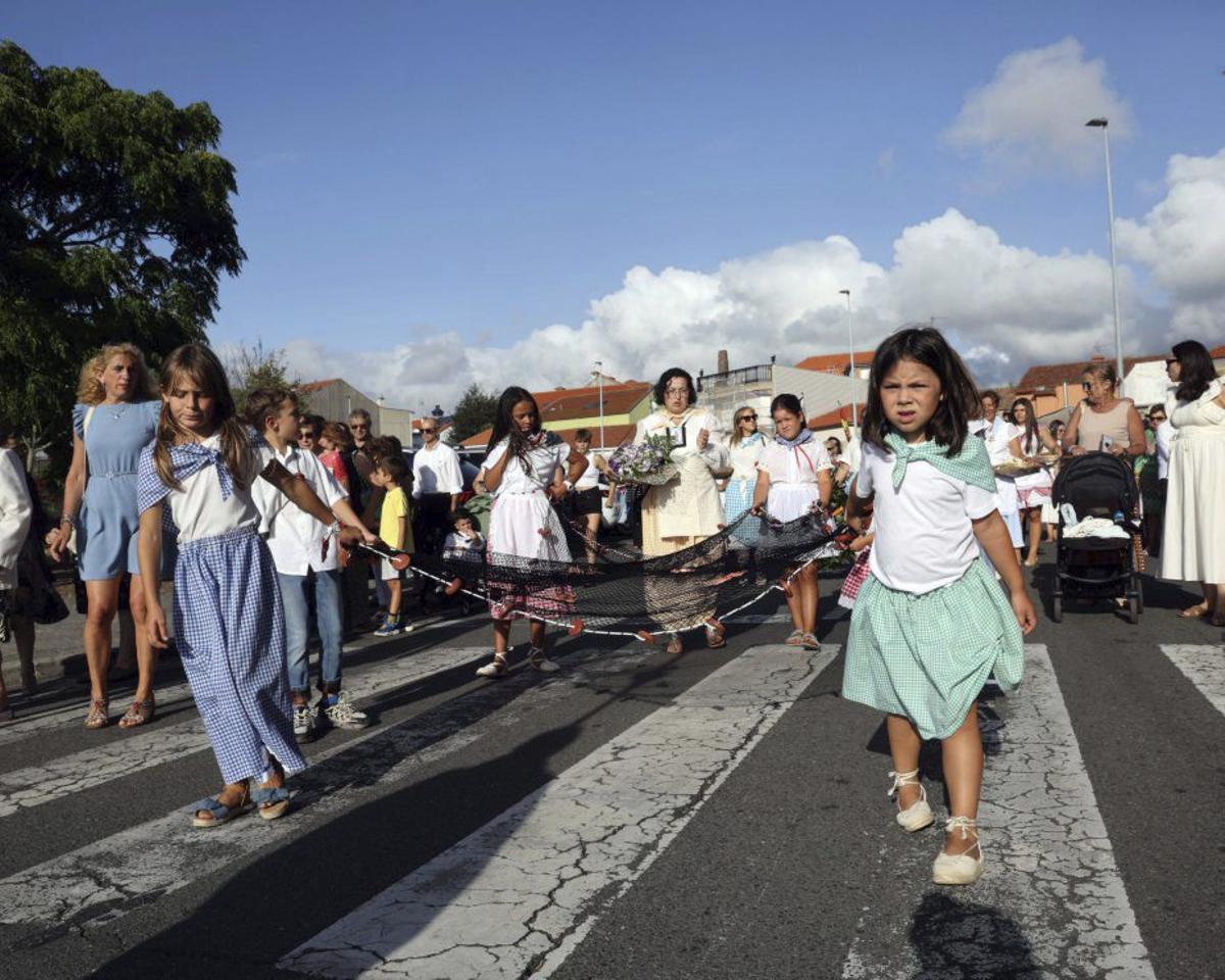 Un momento d ela procesión del Carmen en Vilanova. | NOÉ PARGA
