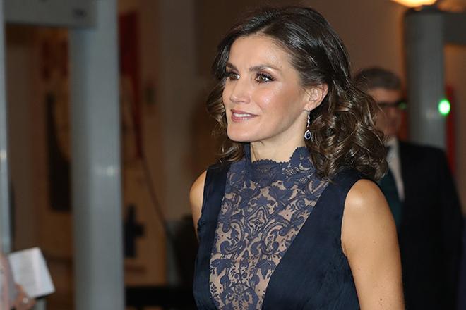 Primer plano de Letizia Ortiz llegando al Auditorio Nacional de Música de Madrid