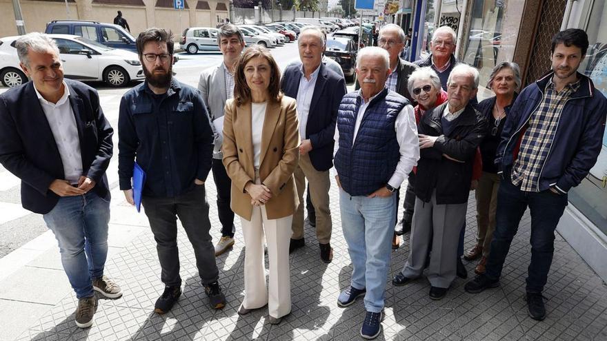 La conselleira se reunió con los vecinos por las inundaciones del río Valdecorvos.