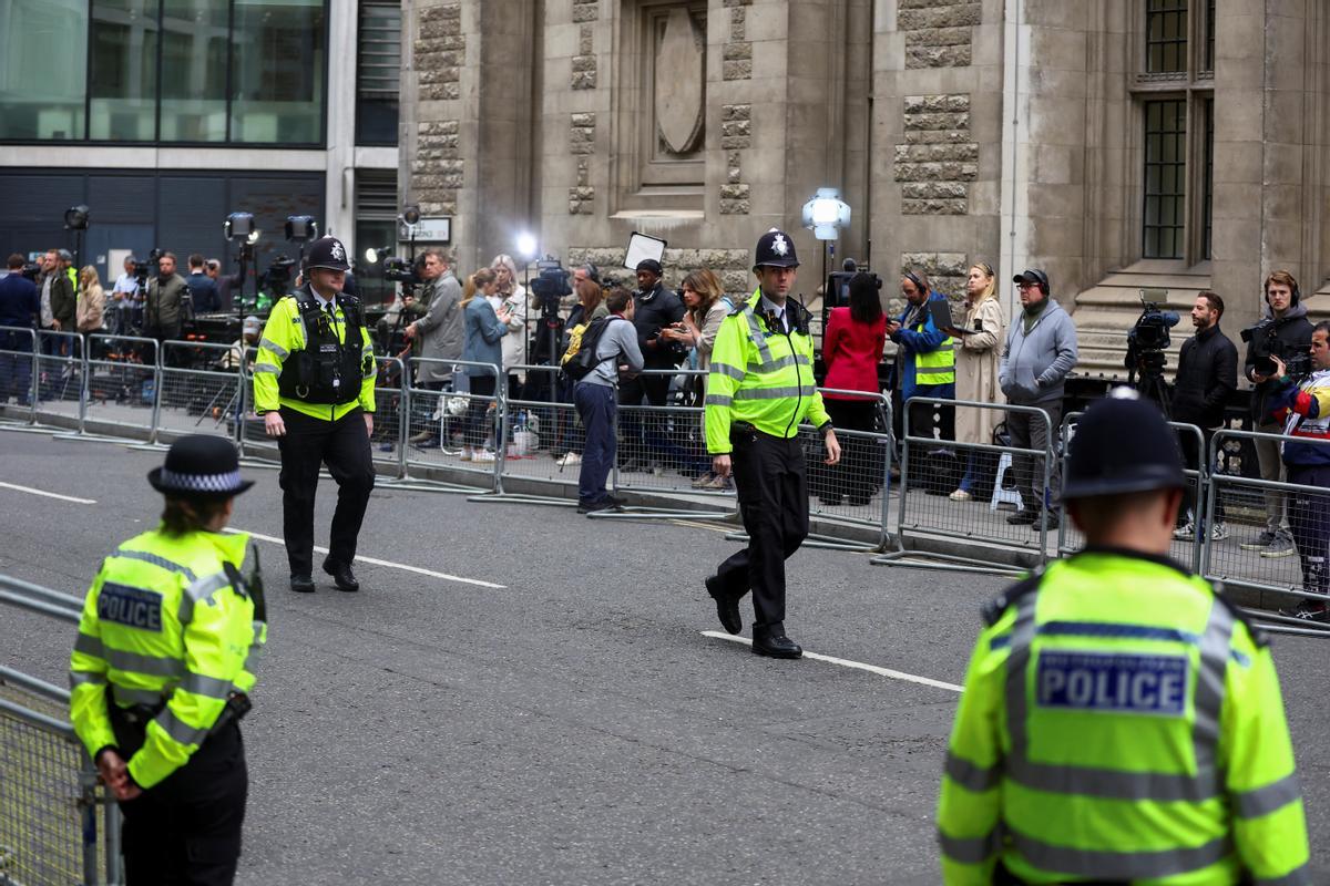 El príncipe Enrique testifica en Londres en el caso de los tabloides