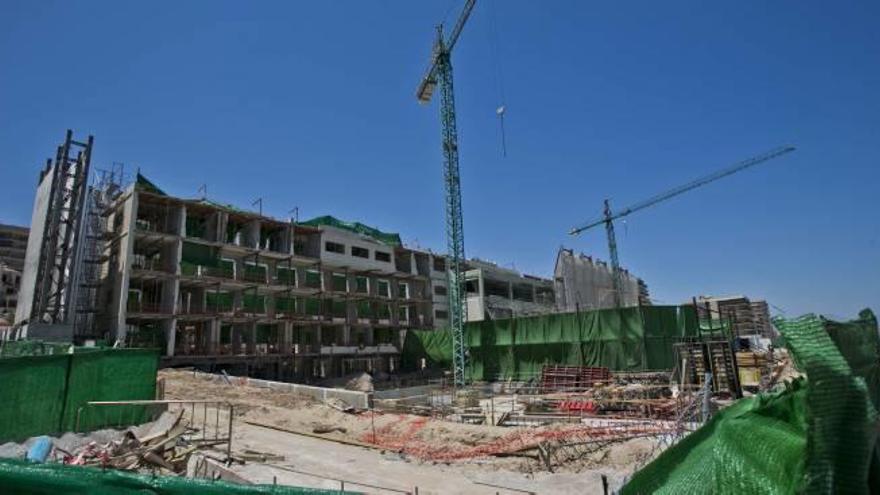 Costas pide el proyecto de la antigua estructura del hotel de Arenales