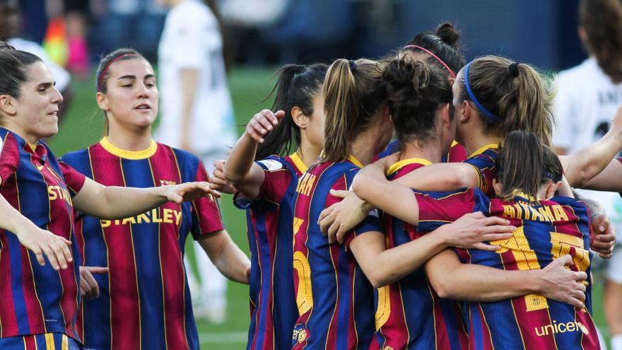 Las jugadoras del FC Barcelona celebran un gol ante el EDF Logroño.