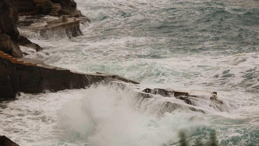 Zona donde cayeron al mar las dos jóvenes en Santa Ponça.