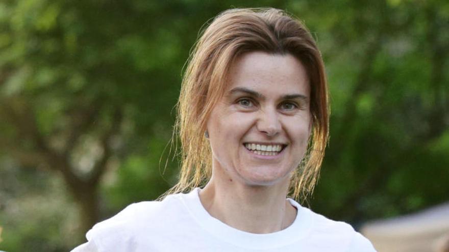 Jo Cox, durante un acto solidario.