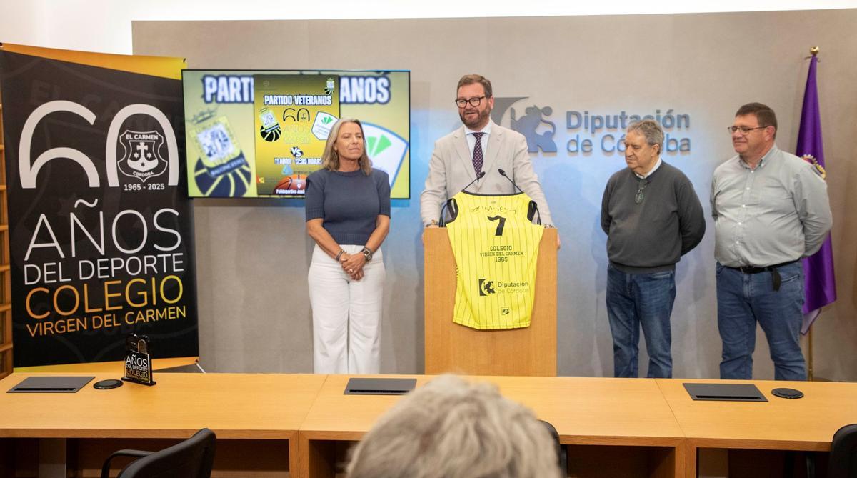 Isabel Albás, Antonio Martín, José Molina y Juan Rubio, en la presentación de los actos de los 60 años del Colegio Virgen del Carmen.