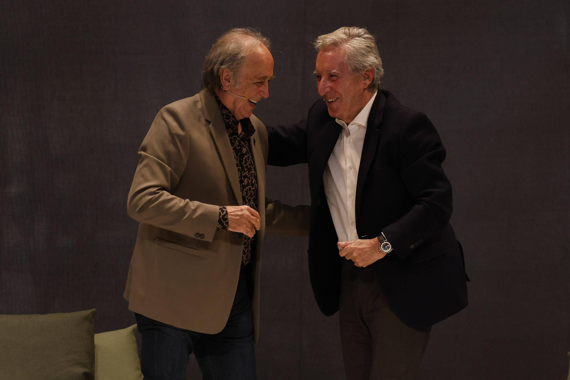 Así fue el encuentro entre Serrat e Iñaki Gabilondo en Gijón.