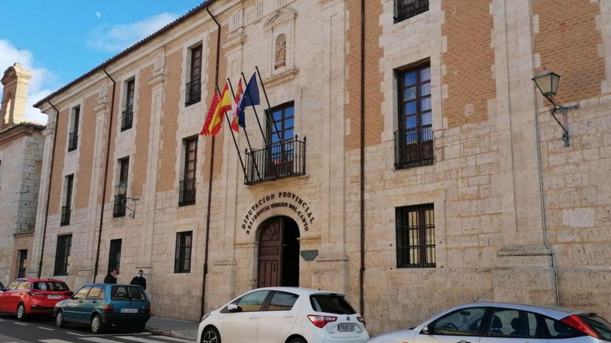 Edificio que alberga la residencia Virgen del Canto de Toro. | M. J. C.