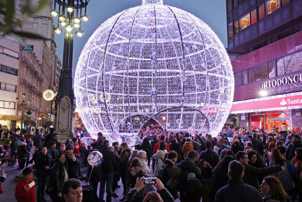 El centro de Vigo se llena para ver las luces