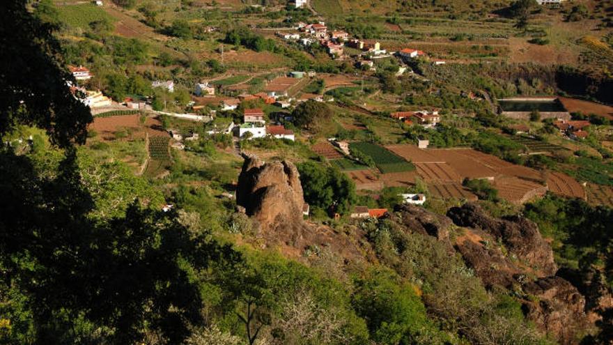 Paisaje rural de La Lechucilla, en San Mateo, con viviendas y huertos.