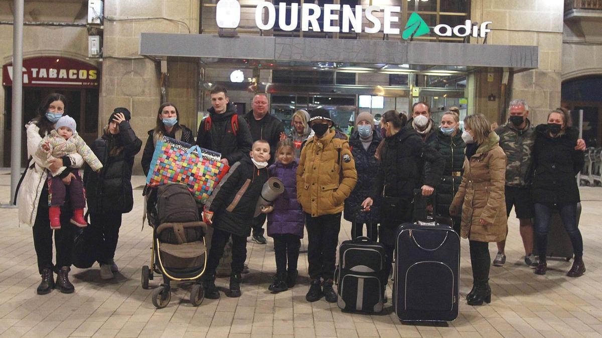 Los desplazados de Ucrania a su llegada a la estación de ferrocarril de Ourense.   | // IÑAKI OSORIO