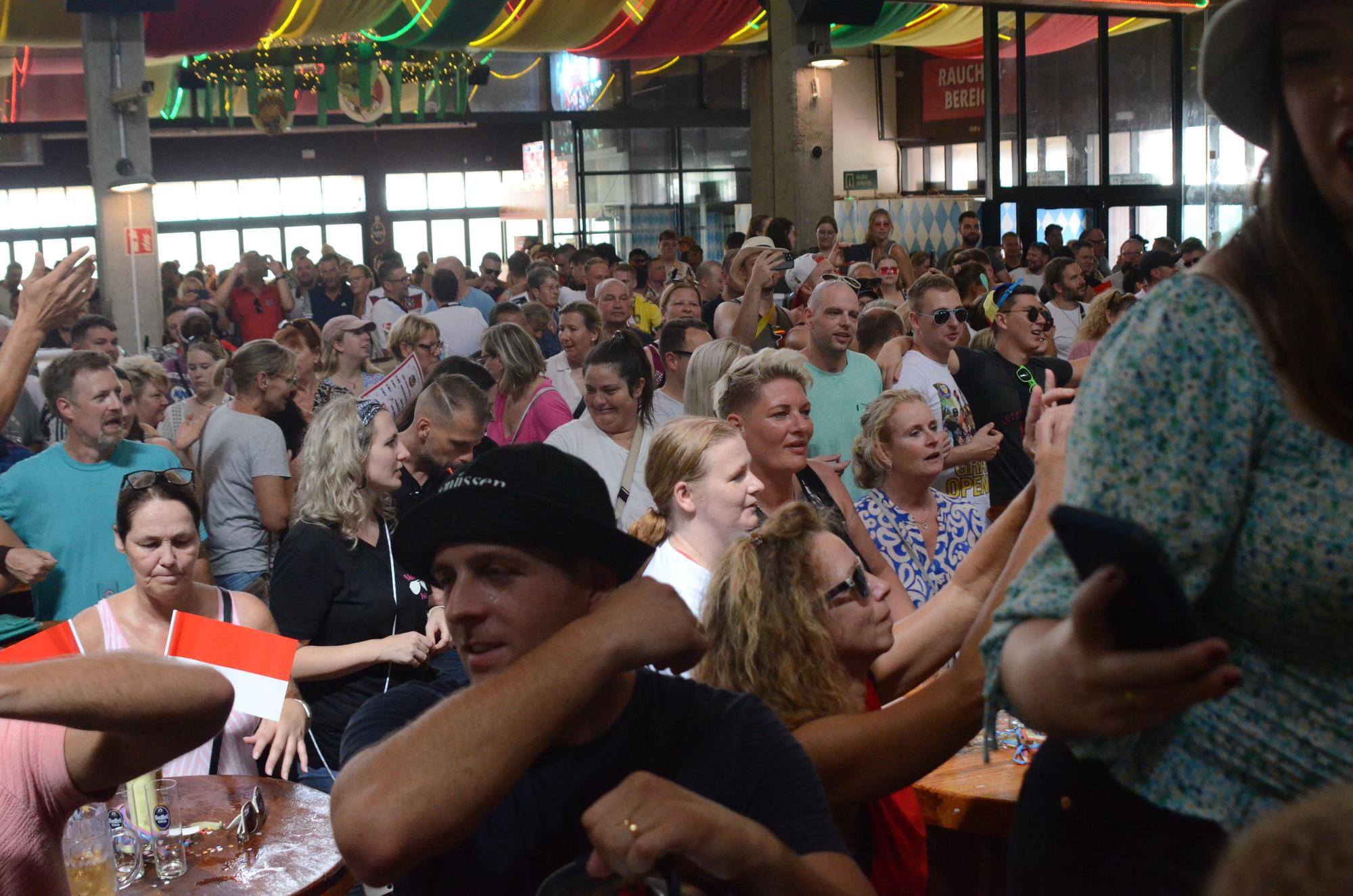 Auftakt der "Kölschen Woche": So war der Auftritt der Höhner im Bierkönig