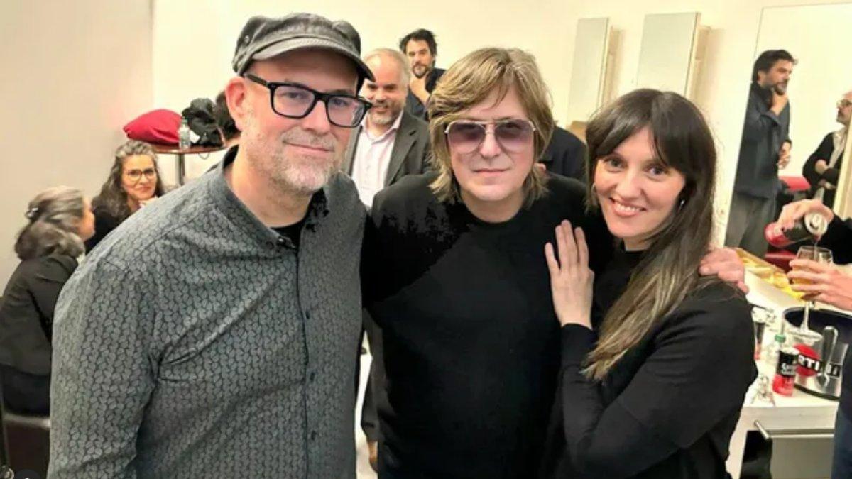 A la derecha, Martiño Noriega con Nacho Vegas (al centro)