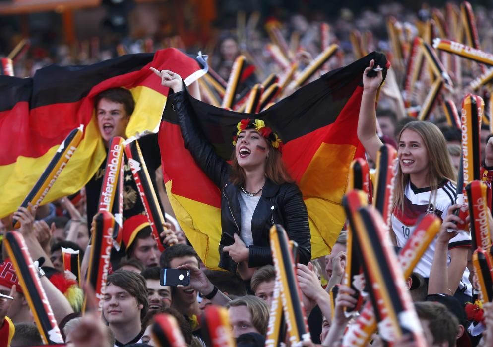 Las aficiones calientan el Alemania-Francia