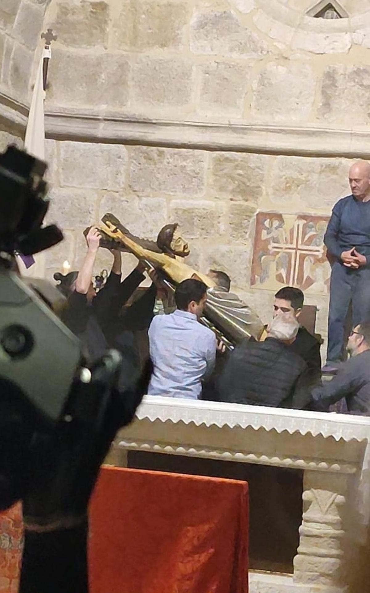 Descendimiento del Santísimo Cristo del Espíritu Santo.