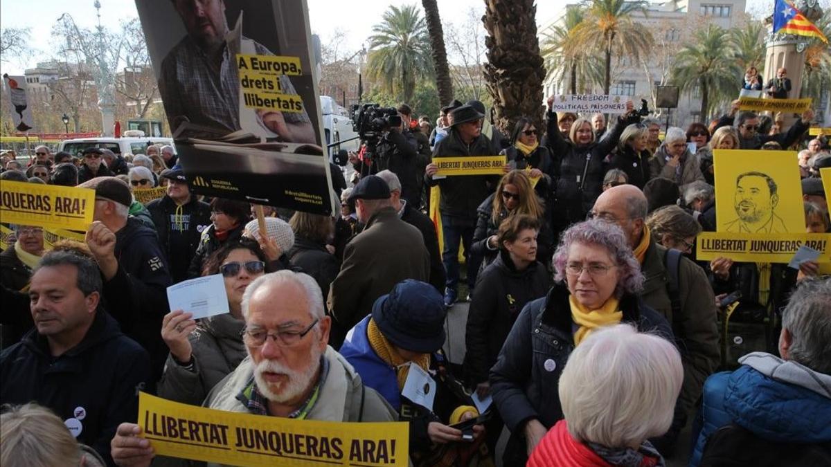 Concentración en favor de Junqueras y Torra a las puertas del TSJC