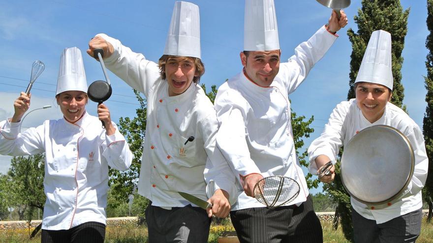 Sie lernen es: Kochschüler an der Escola d’Hoteleria de les Illes Balears, auf einem Archivbild.  | FOTO: NELE BENDGENS