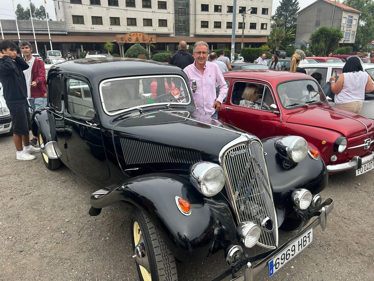 Joyas sobre ruedas: más de 140 vehículos históricos se dan cita en Padrón Joyas sobre ruedas: más de 140 vehículos históricos se dan cita en Padrón
