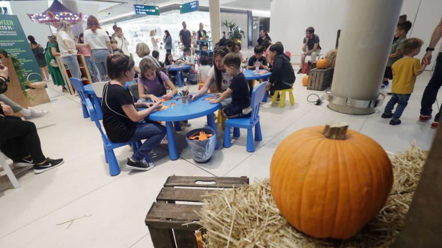 Taller de calabazas colgantes y repostería de Halloween