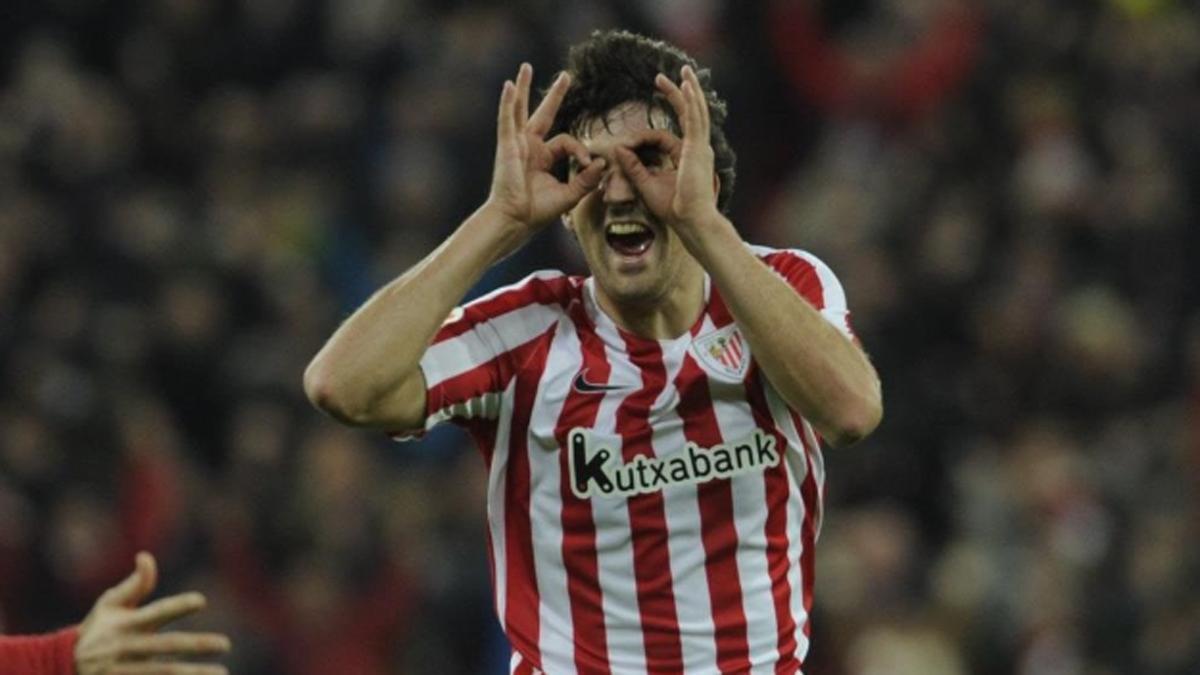 Mikel San José, celebrando un gol con el Athletic Club