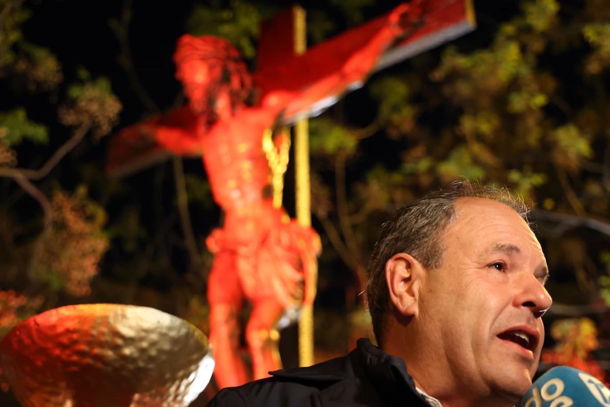 Carlos Baño durante el pregón de la Hermandad de Santa Cruz de Alicante, este sábado