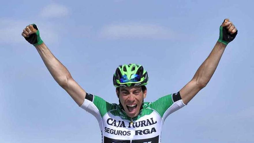 Rosón celebra su victoria de etapa en Turquía.