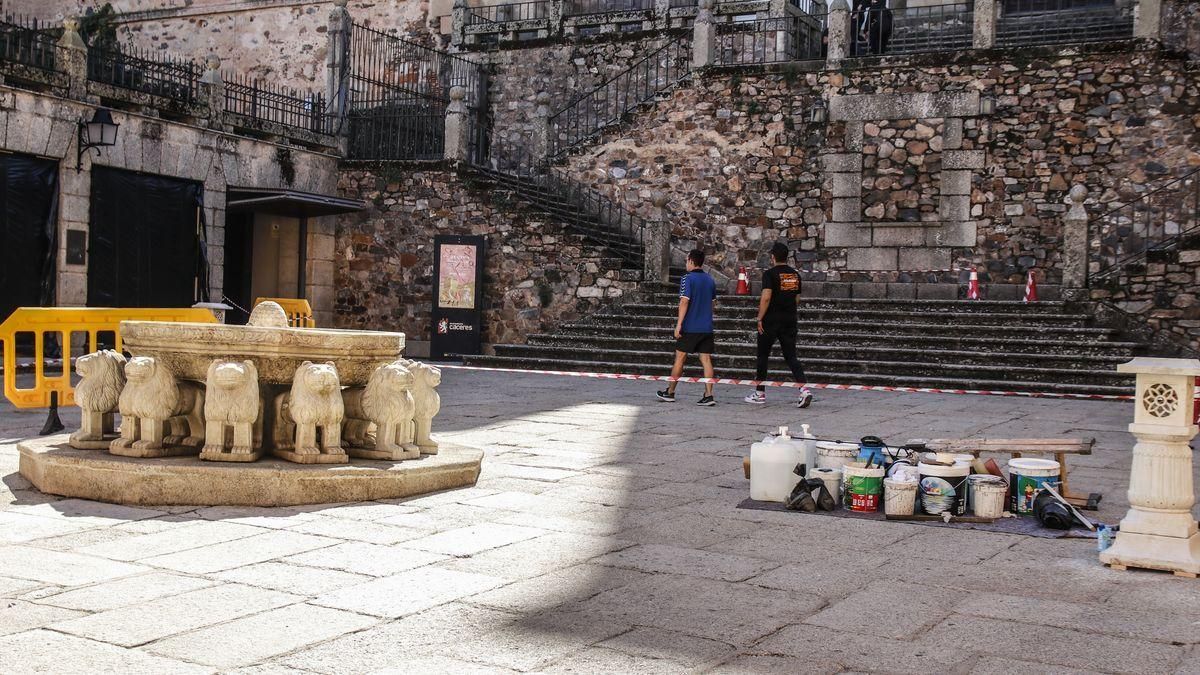 Escenario de San Jorge, con las fuentes semejantes al Generalife.