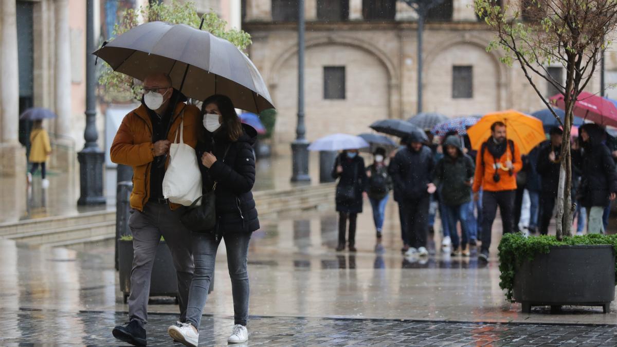 El tiempo en Valencia hoy estará marcado por la lluvia y las tormentas, según la Aemet.