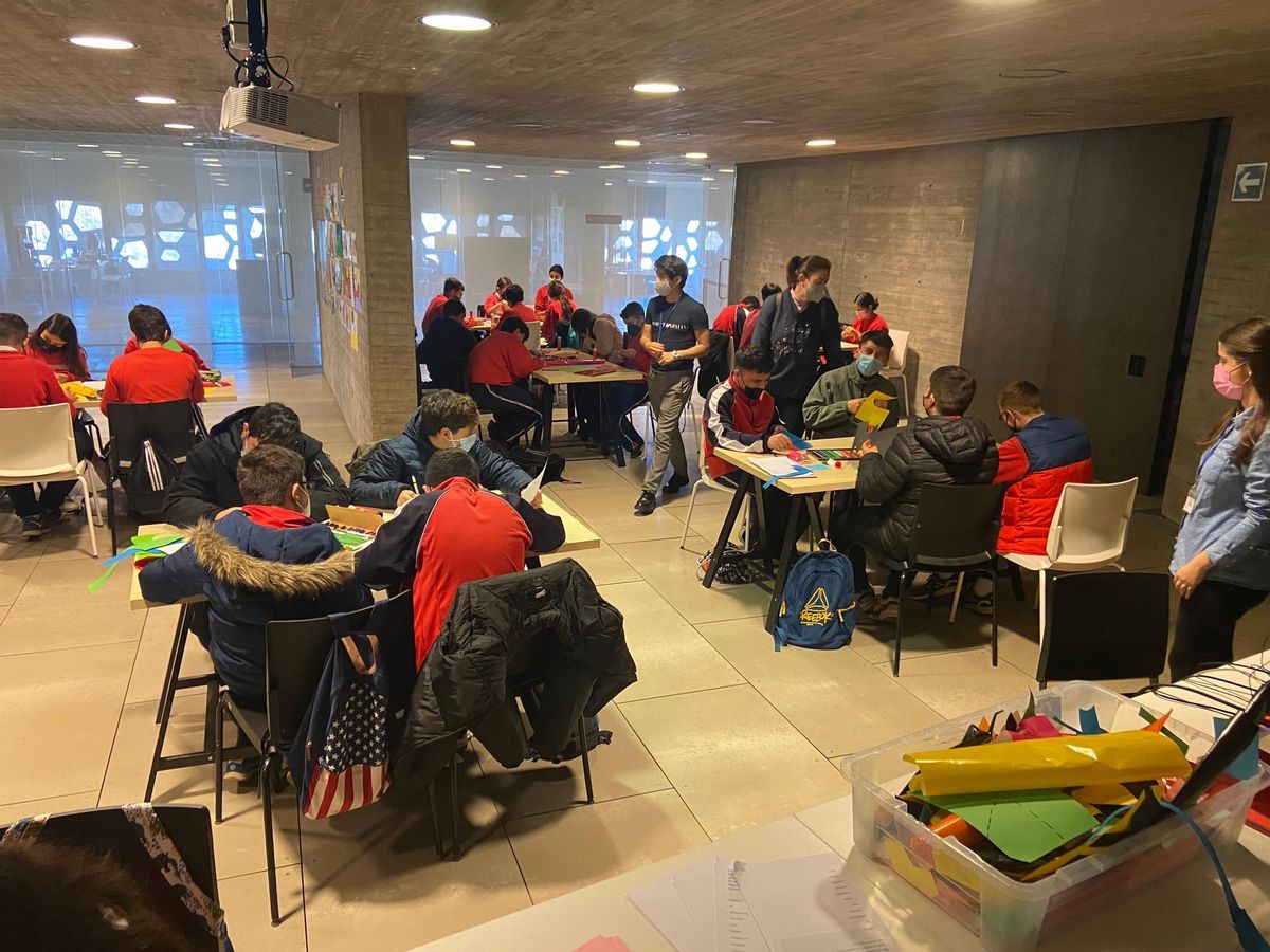 Actividad educativa en el interior del C3A en torno al arte contemporáneo