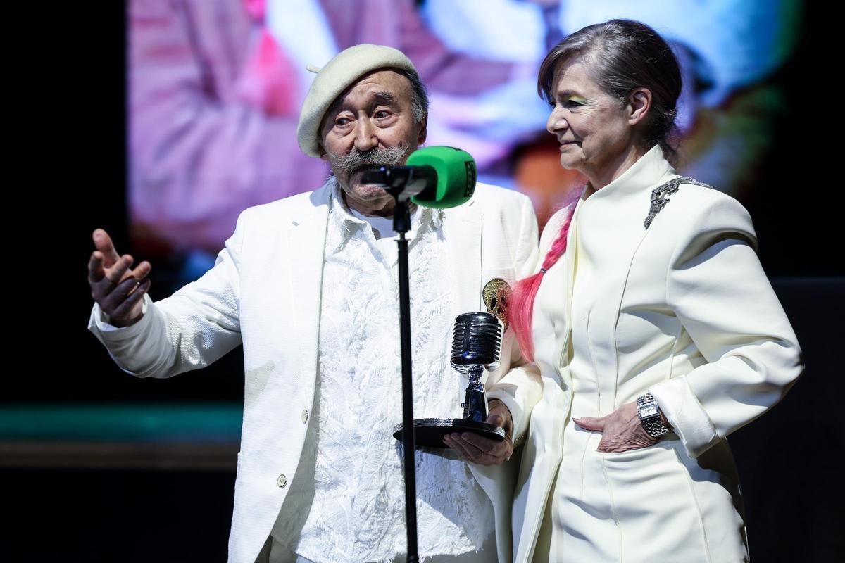 Traspas y Torijano, galardonados en los XIV Premios Onda Cero, en el Teatro Pereyra.