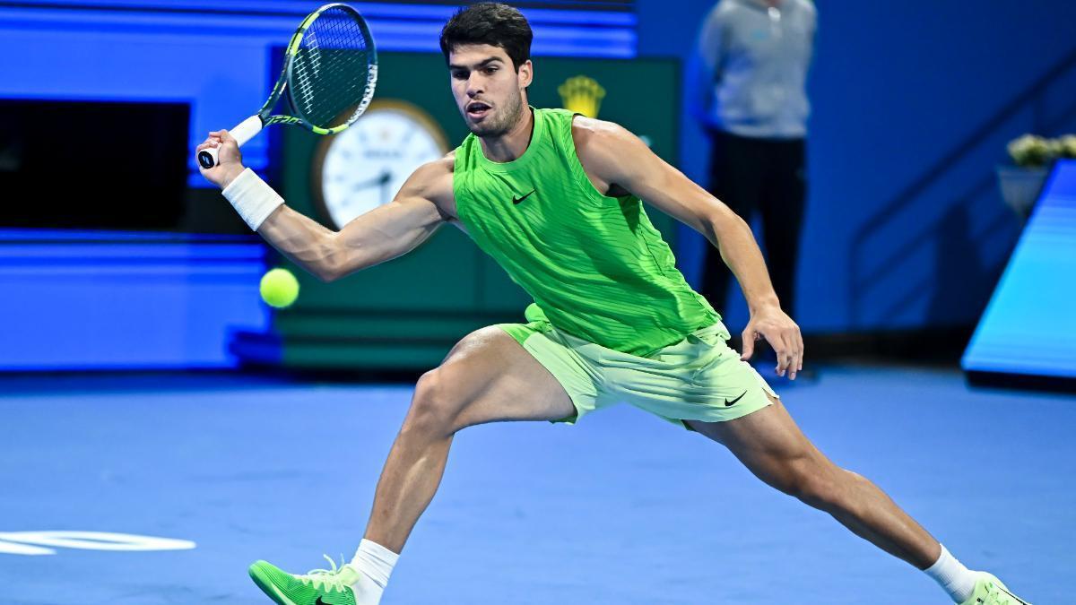 Carlos Álcaraz consigue su primer triunfo en Doha contra Rinderknech