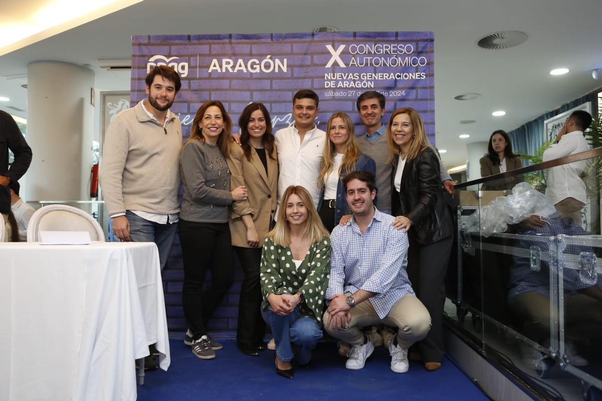 Foto de familia en el X congreso regional de las NNGG de Aragón.