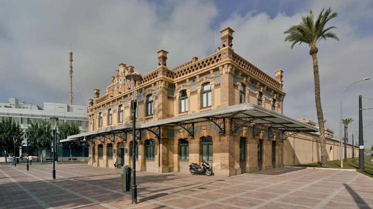 La obra en honor a los militares se ubicará frente al edificio de Aguas de Murcia.