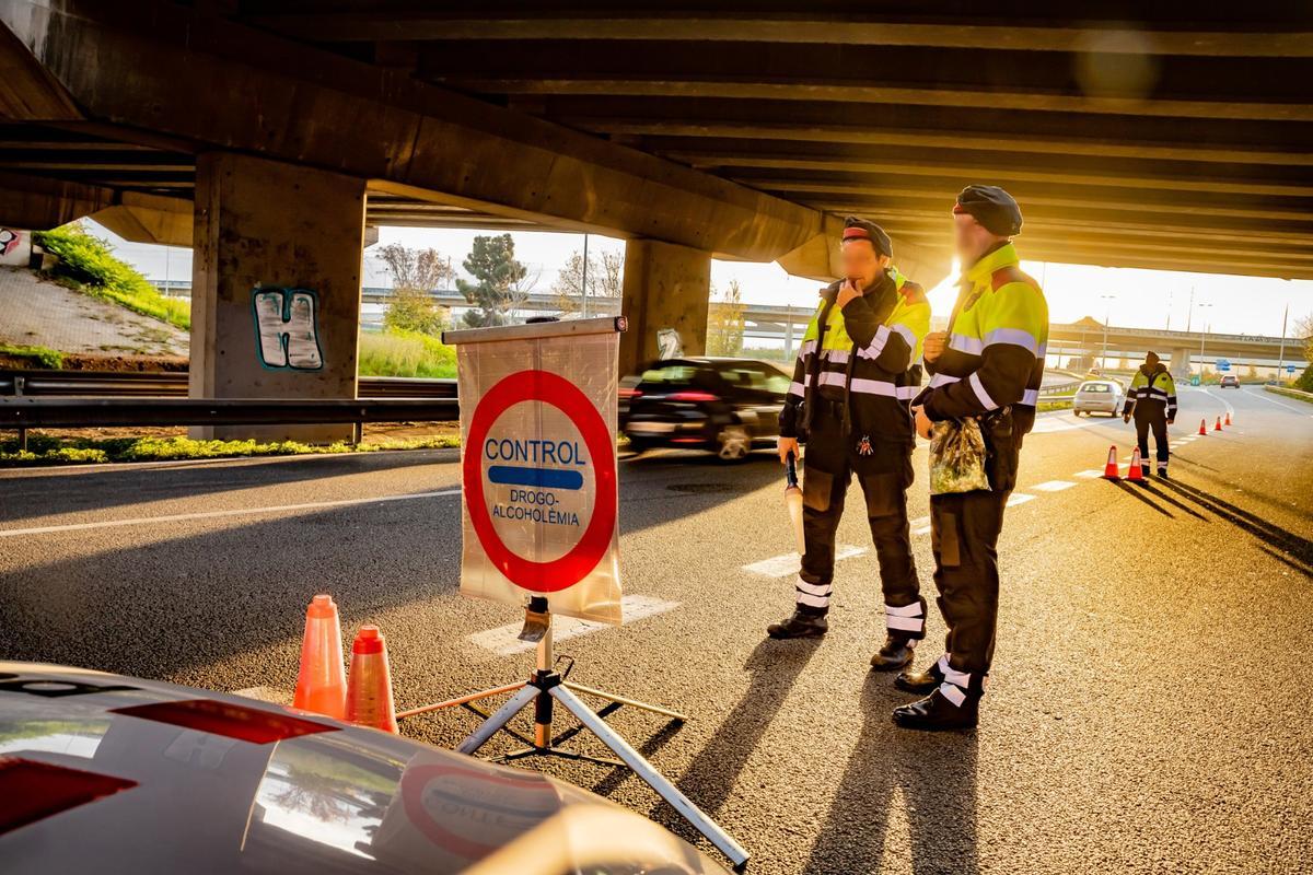 Un control de los Mossos en una carretera catalana