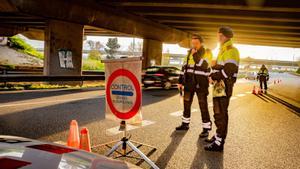 Un control de los Mossos en una carretera catalana