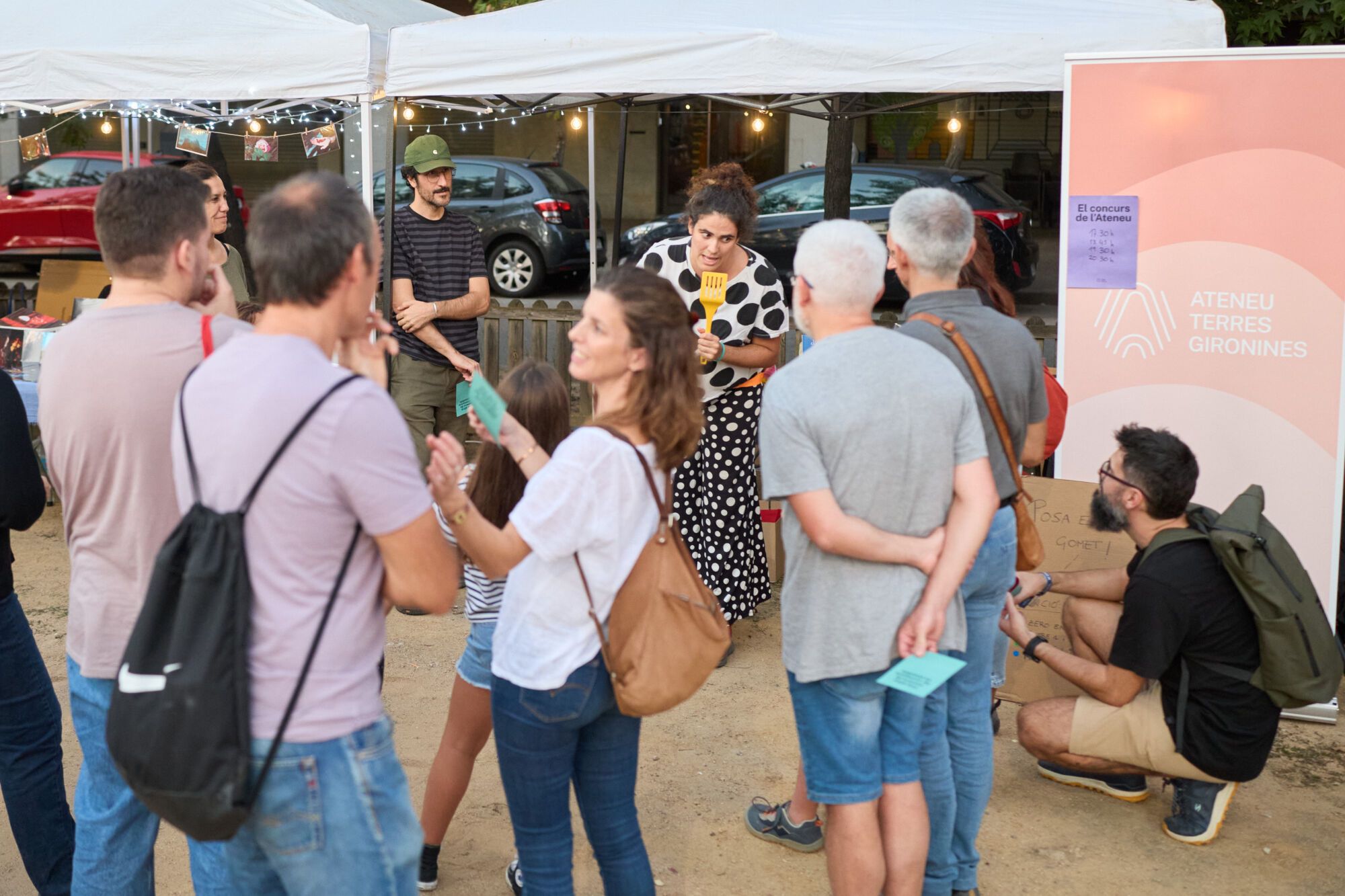 Fira La Mosquitera amb mostres d'artistes emergents, actuacions musicals i espectacles de màgia i foc.