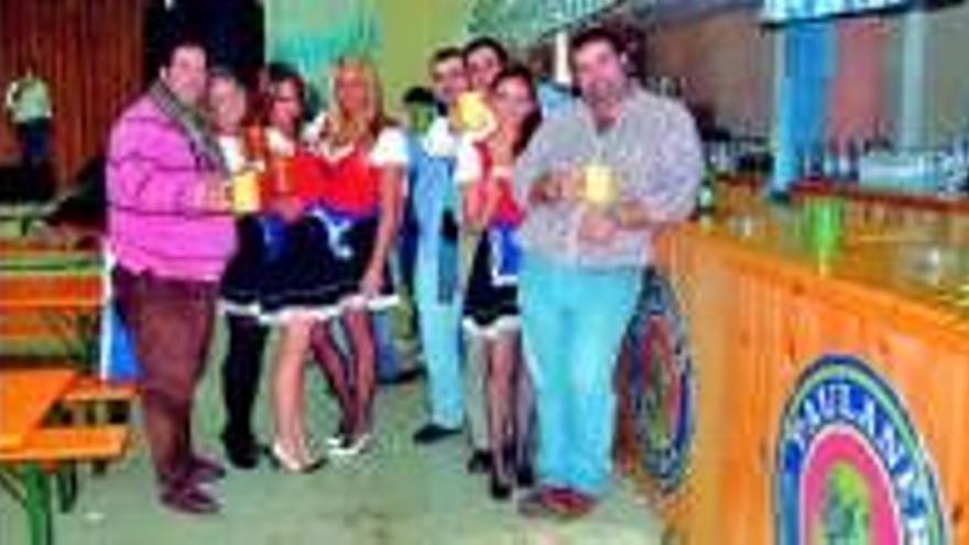 Miles de personas acuden a la fiesta de la cerveza