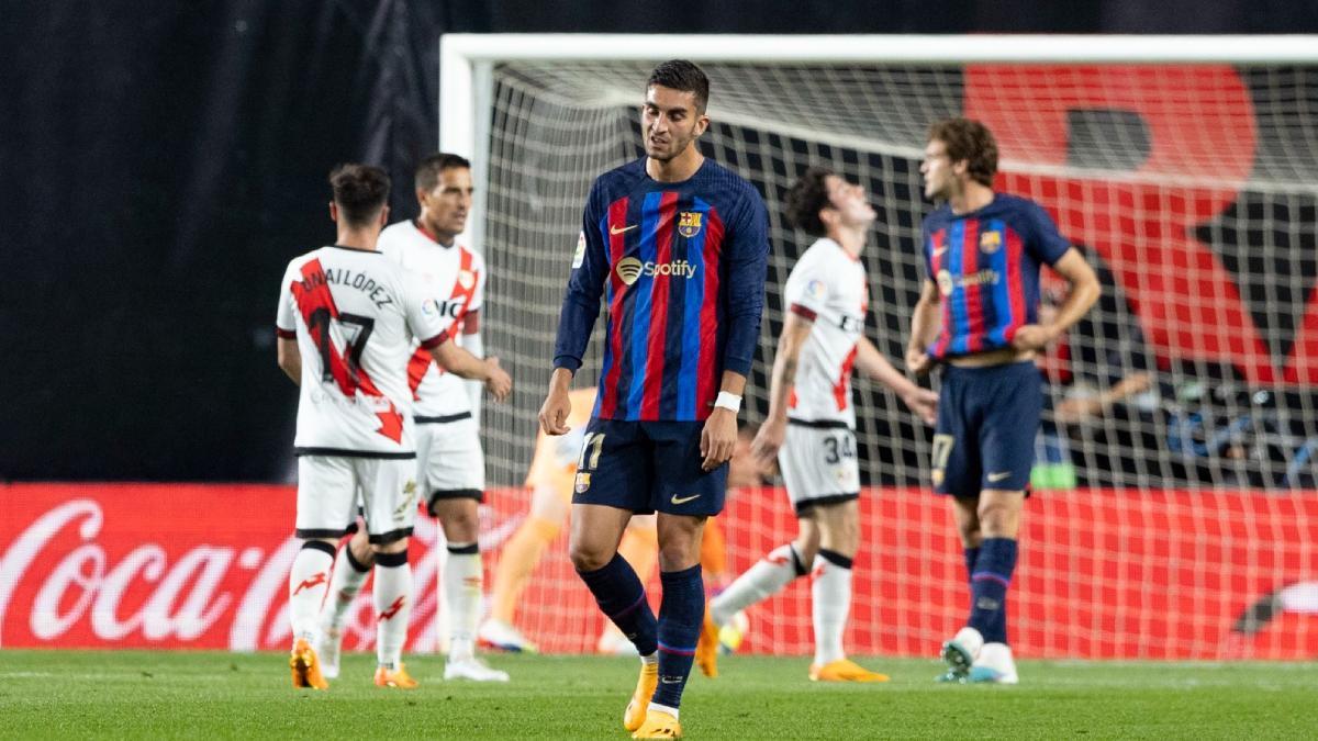 Resumen, goles y highlights del Rayo Vallecano 2 - 1 FC Barcelona de la jornada 31 de LaLiga Santander