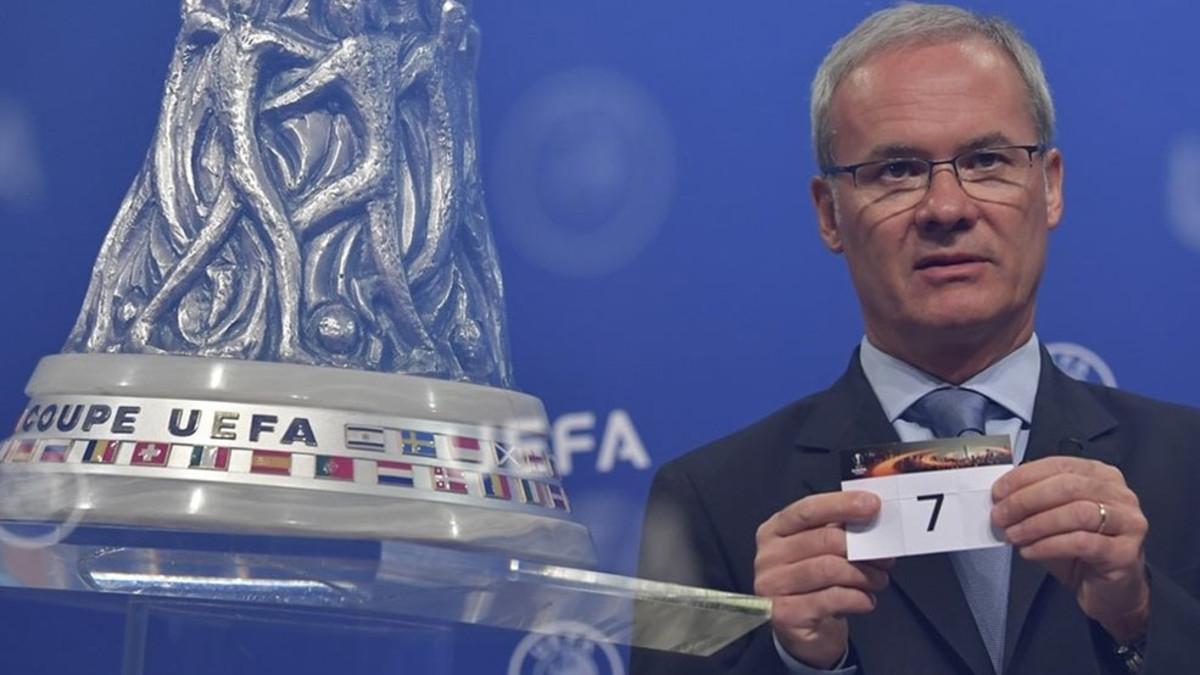 Giorgio Marchetti, secretario general de la UEFA, ha realizado el sorteo