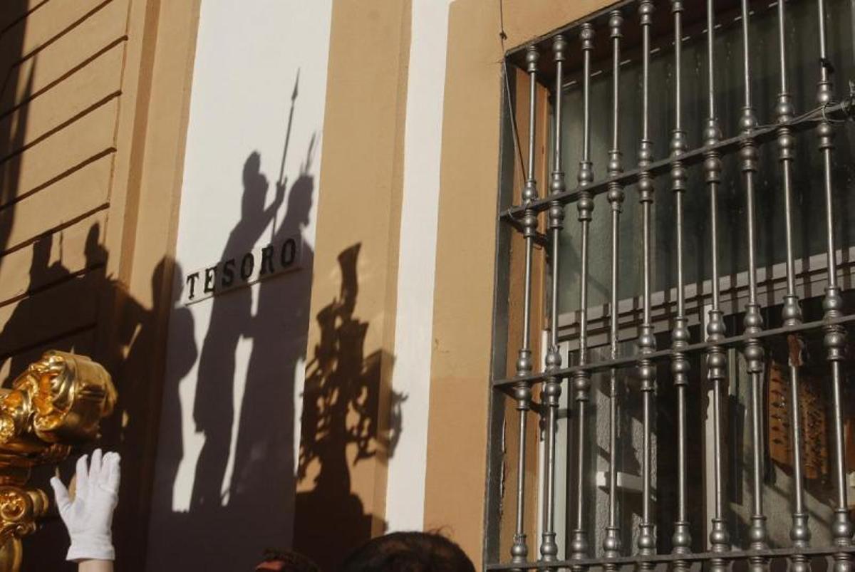 Una tarde primaveral envuelve a las cofradías el Lunes Santo
